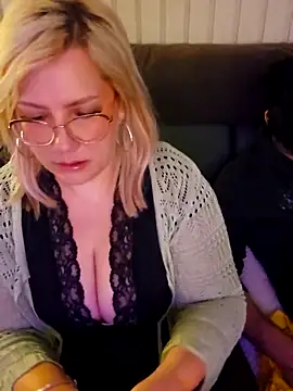 Snapshot of LexySaint chatting on 10/19/25, 04:21 LexySaint online show from 10/19/25, 04:21