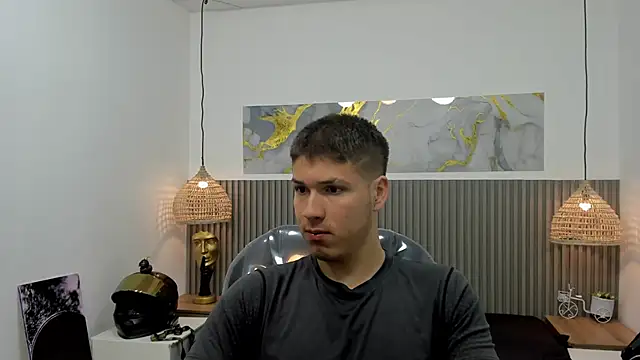 Snapshot of AlessandroFranco chatting on 04/18/26, 01:02 AlessandroFranco online show from 04/18/26, 01:02