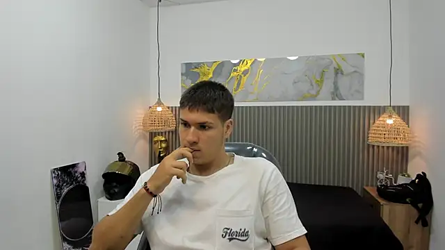 Snapshot of AlessandroFranco chatting on 05/15/26, 01:42 AlessandroFranco online show from 05/15/26, 01:42