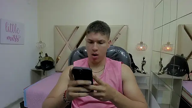 Snapshot of AlessandroFranco chatting on 05/22/26, 01:42 AlessandroFranco online show from 05/22/26, 01:42