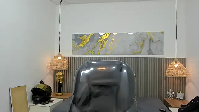 Snapshot of AlessandroFranco chatting on 04/29/26, 01:37 AlessandroFranco online show from 04/29/26, 01:37