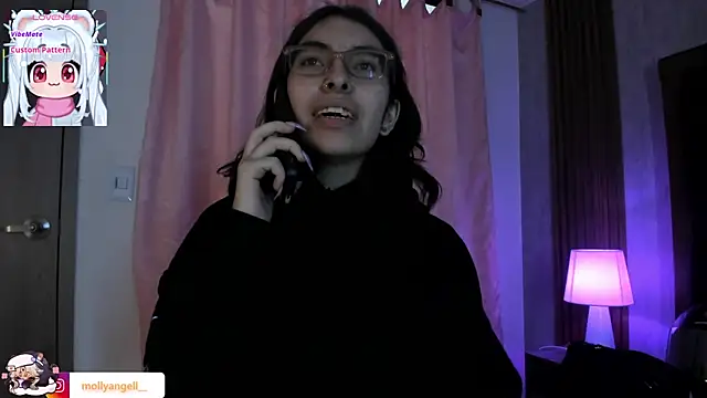 Snapshot of Molly_A chatting on 04/21/26, 02:45 Molly A online show from 04/21/26, 02:45