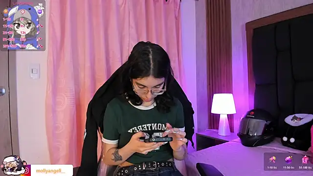 Molly A online show from 04/06/26, 03:02