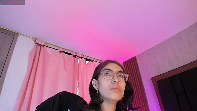 Snapshot of Molly_A chatting on 07/14/26, 04:13 Molly A online show from 07/14/26, 04:13