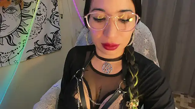 Snapshot of Laughing_Natty chatting on 06/18/26, 12:21 Laughing Natty online show from 06/18/26, 12:21