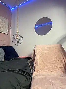 Snapshot of zoe__baker chatting on 04/14/26, 02:44 zoe baker online show from 04/14/26, 02:44