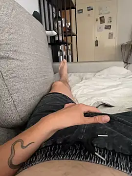 Snapshot of curvedlongdick chatting on 06/27/26, 06:25 curvedlongdick online show from 06/27/26, 06:25