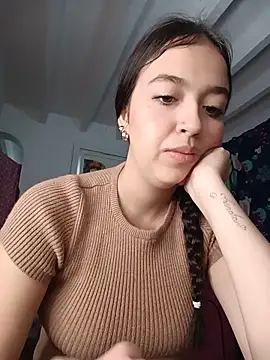 Kitty Loveee online show from 05/18/26, 09:52