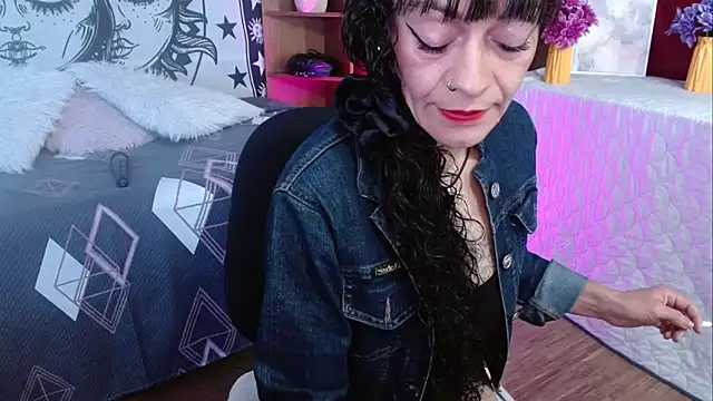 Snapshot of _Alexandra_Jones chatting on 05/31/26, 02:17 Alexandra Jones online show from 05/31/26, 02:17