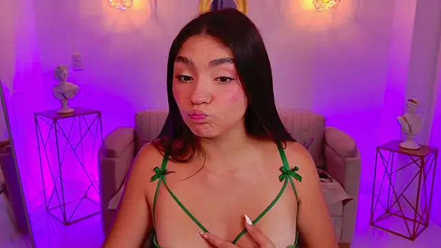 Snapshot of Gia_Capri chatting on 06/17/26, 03:06 Gia Capri online show from 06/17/26, 03:06
