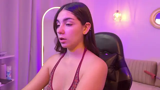 Snapshot of Gia_Capri chatting on 04/10/26, 03:02 Gia Capri online show from 04/10/26, 03:02