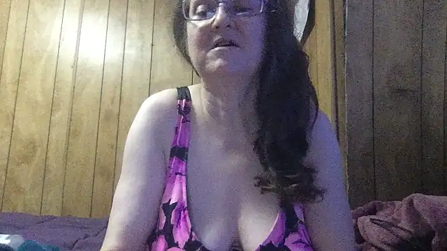 Snapshot of milfmichelle69 chatting on 06/06/26, 02:17 milfmichelle69 online show from 06/06/26, 02:17