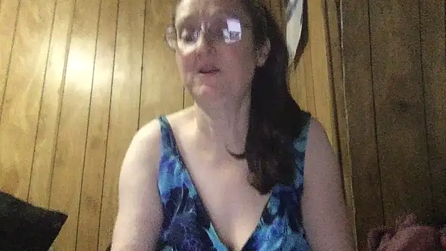 Snapshot of milfmichelle69 chatting on 05/26/26, 02:04 milfmichelle69 online show from 05/26/26, 02:04