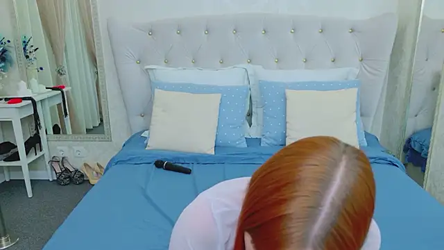 Redhead Vixen  online show from 04/02/26, 01:24