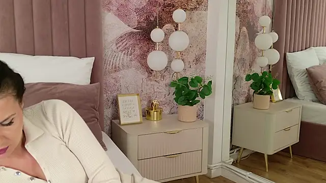 AnneRey online show from 04/15/26, 03:34