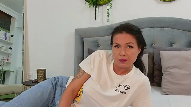 Snapshot of AnneRey chatting on 04/21/26, 07:26 AnneRey online show from 04/21/26, 07:26
