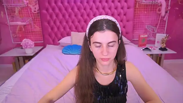 LittleJulii online show from 03/25/26, 04:17