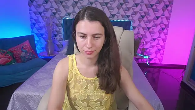 LittleJulii online show from 06/02/26, 01:00