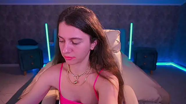 LittleJulii online show from 04/13/26, 07:40