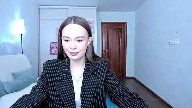 Snapshot of kittiangel00 chatting on 04/14/26, 12:32 kittiangel00 online show from 04/14/26, 12:32