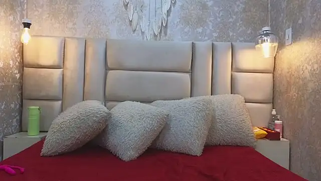 LadyMiax online show from 04/24/26, 03:30