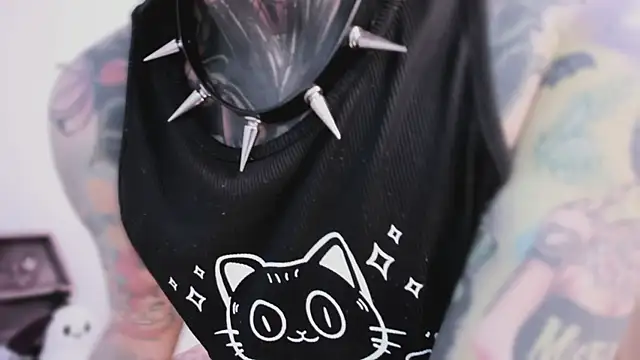 shes creepy online show from 04/07/26, 10:17