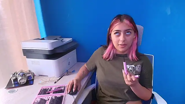 PinkyyPieee  online show from 04/08/26, 03:02