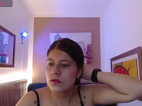 Moonna linnda online show from 04/14/26, 01:49