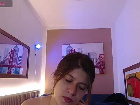 Moonna linnda online show from 04/18/26, 02:19