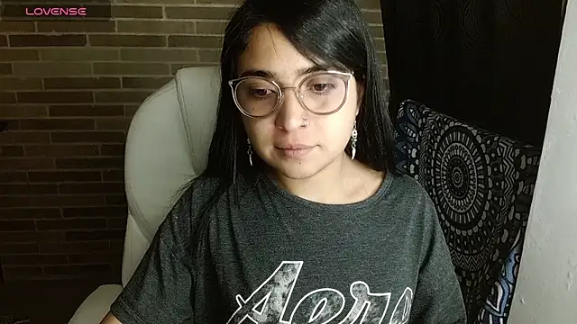 sweet-little online show from 04/09/26, 01:18