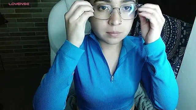 sweet-little online show from 04/10/26, 02:18