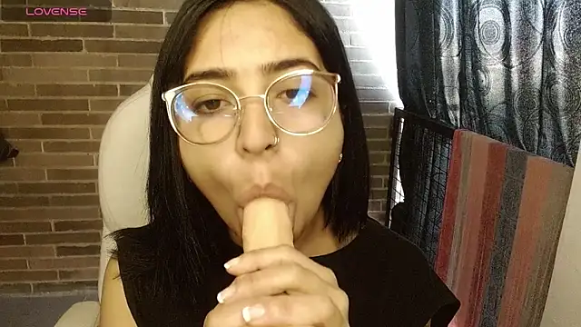 sweet-little online show from 04/22/26, 12:01