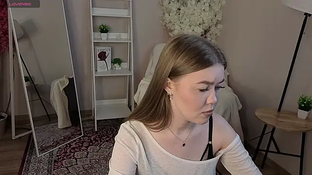 BlondeLina online show from 05/19/26, 04:41