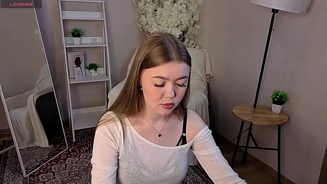BlondeLina online show from 05/18/26, 04:07