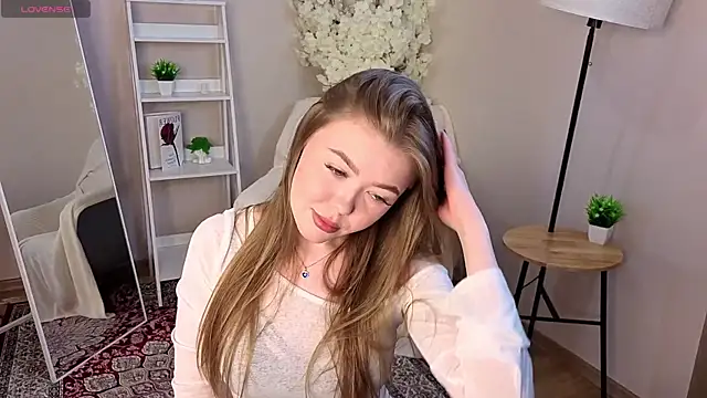 BlondeLina online show from 05/18/26, 04:01