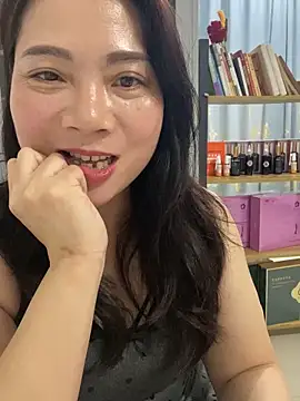 Snapshot of yu19988 chatting on 04/12/26, 04:05 yu19988 online show from 04/12/26, 04:05