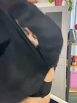 Snapshot of yu19988 chatting on 04/08/26, 01:18 yu19988 online show from 04/08/26, 01:18