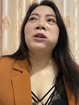 Snapshot of yu19988 chatting on 04/11/26, 12:40 yu19988 online show from 04/11/26, 12:40