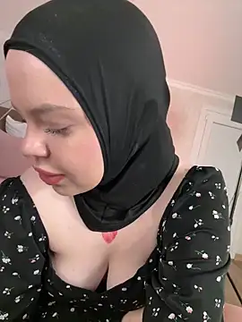 RedheadQueen  online show from 05/17/26, 02:17