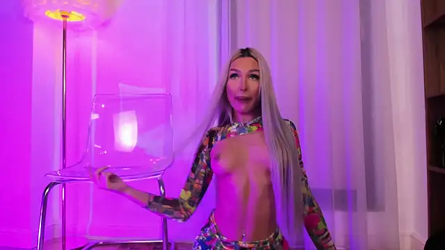 ArianaXO  online show from 05/31/26, 06:08