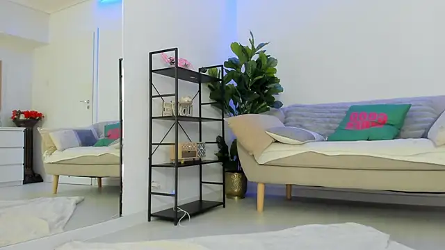 ArianaXO  online show from 04/07/26, 07:54