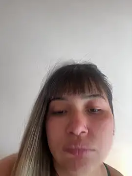 Snapshot of miicbebita chatting on 05/12/26, 02:01 miicbebita online show from 05/12/26, 02:01