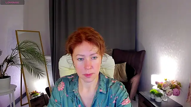 Snapshot of LeticiaRomano chatting on 03/25/26, 04:01 LeticiaRomano online show from 03/25/26, 04:01