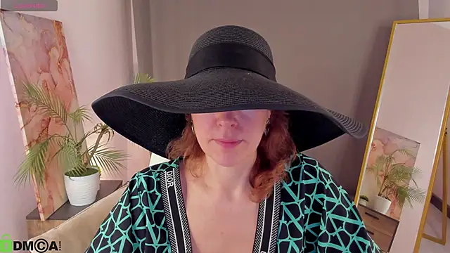 Snapshot of LeticiaRomano chatting on 04/10/26, 03:46 LeticiaRomano online show from 04/10/26, 03:46