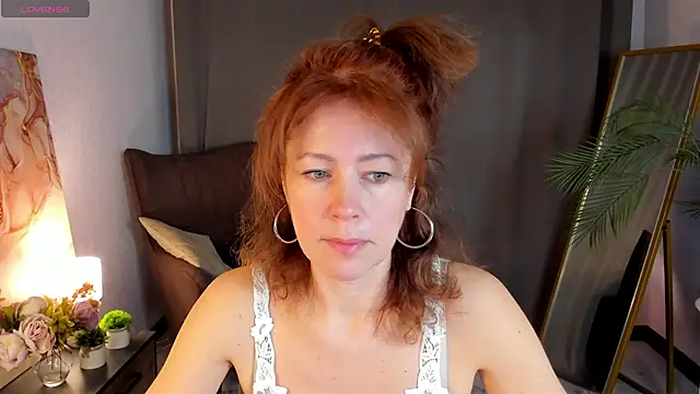 Snapshot of LeticiaRomano chatting on 03/27/26, 03:48 LeticiaRomano online show from 03/27/26, 03:48