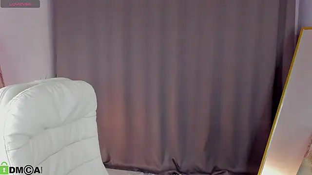 LeticiaRomano online show from 04/15/26, 04:07