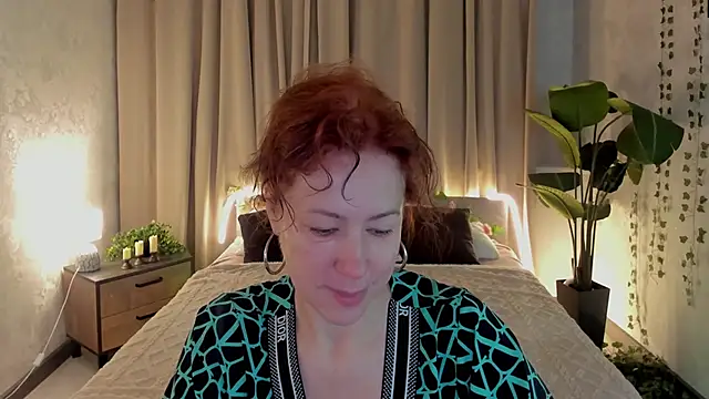 Snapshot of LeticiaRomano chatting on 04/12/26, 04:05 LeticiaRomano online show from 04/12/26, 04:05