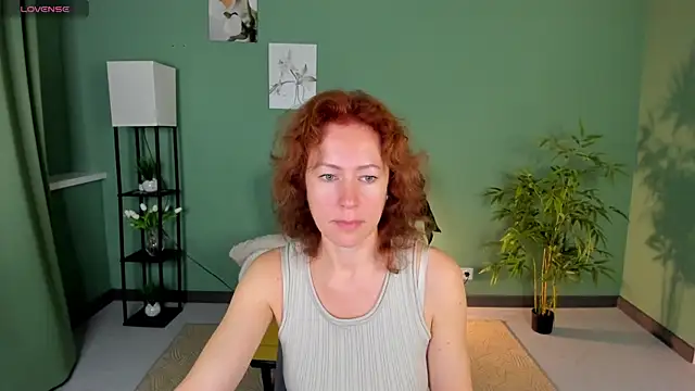 Snapshot of LeticiaRomano chatting on 06/19/26, 04:07 LeticiaRomano online show from 06/19/26, 04:07
