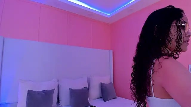 luna veega online show from 04/13/26, 04:55