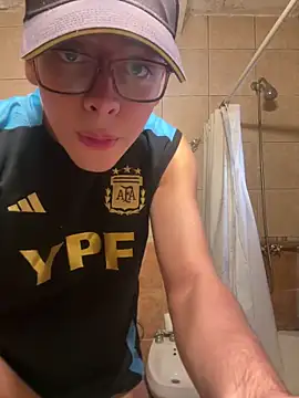 Snapshot of jossmacsi chatting on 04/13/26, 05:50 jossmacsi online show from 04/13/26, 05:50